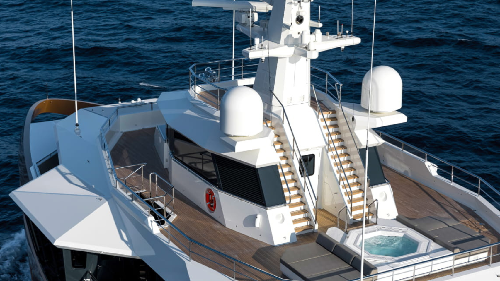 La Datcha expedition yacht