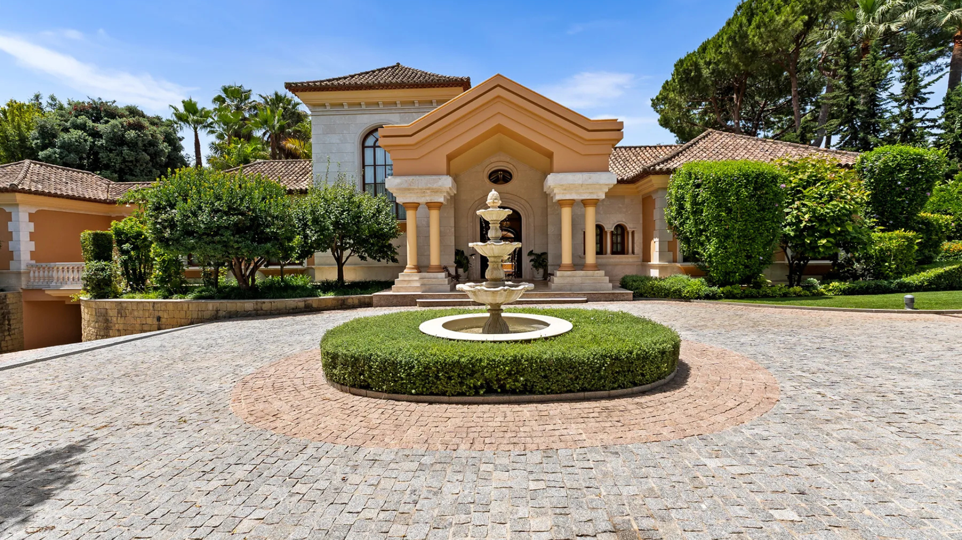 A Marbella Hideaway Just 100 Metres from the Sea