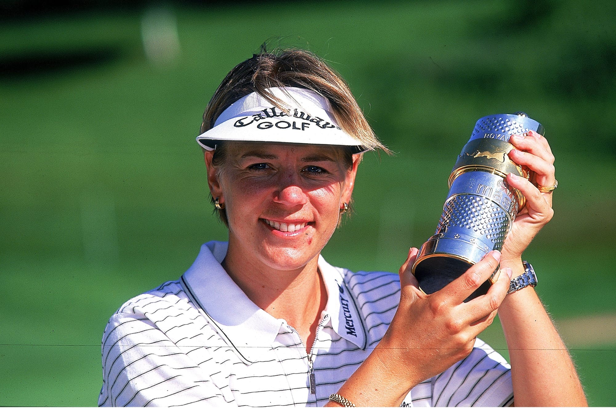 Rolex Testimonee Annika Sörenstam lifts the trophy at the 2000 Evian Masters.