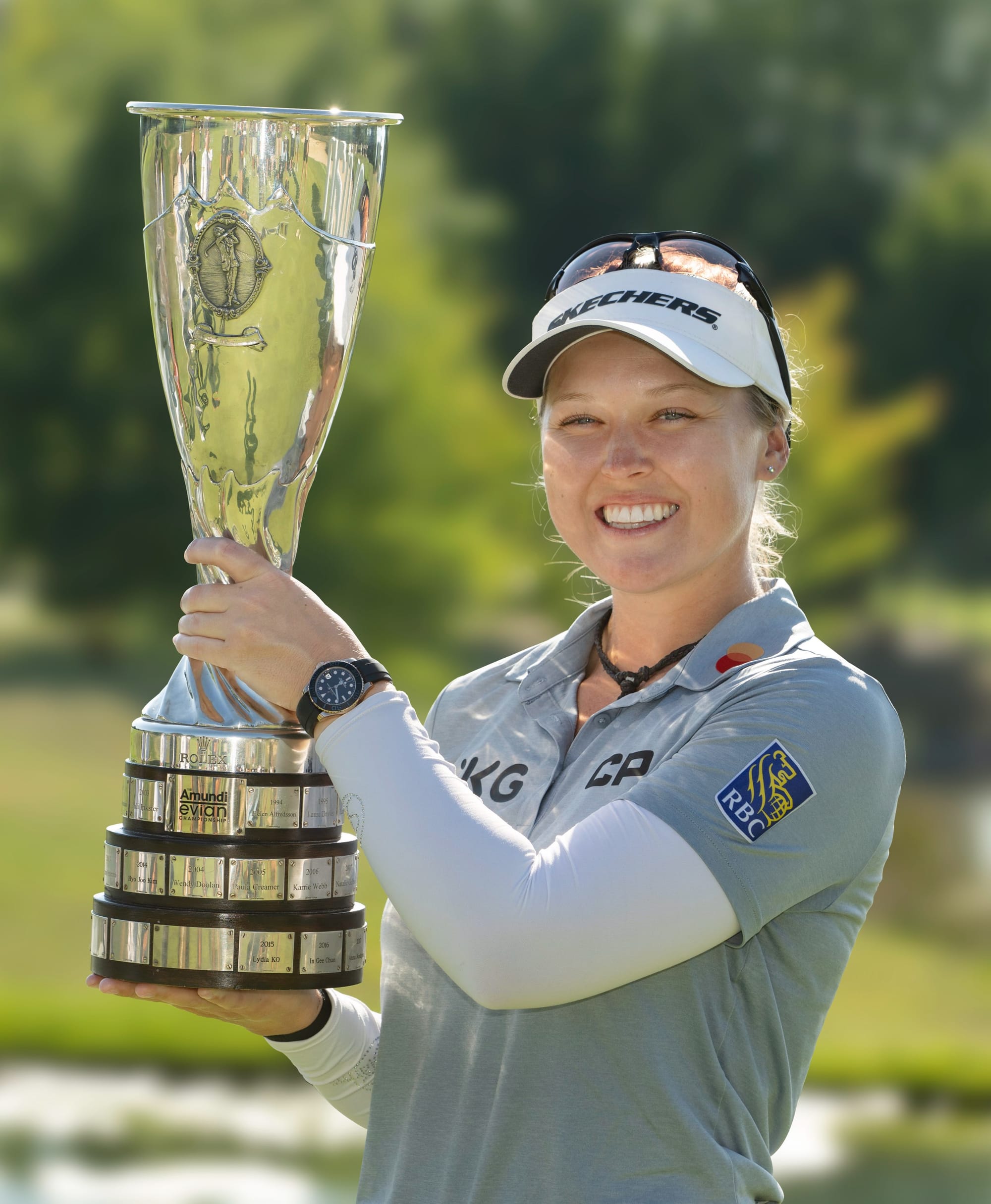 Rolex Testimonee Brooke Henderson lifts the trophy at the 2022 Amundi Evian Championship.