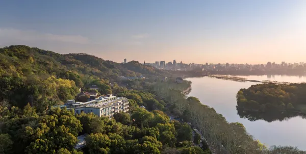 Shangri-La Signatures, The Silk Lakehouse